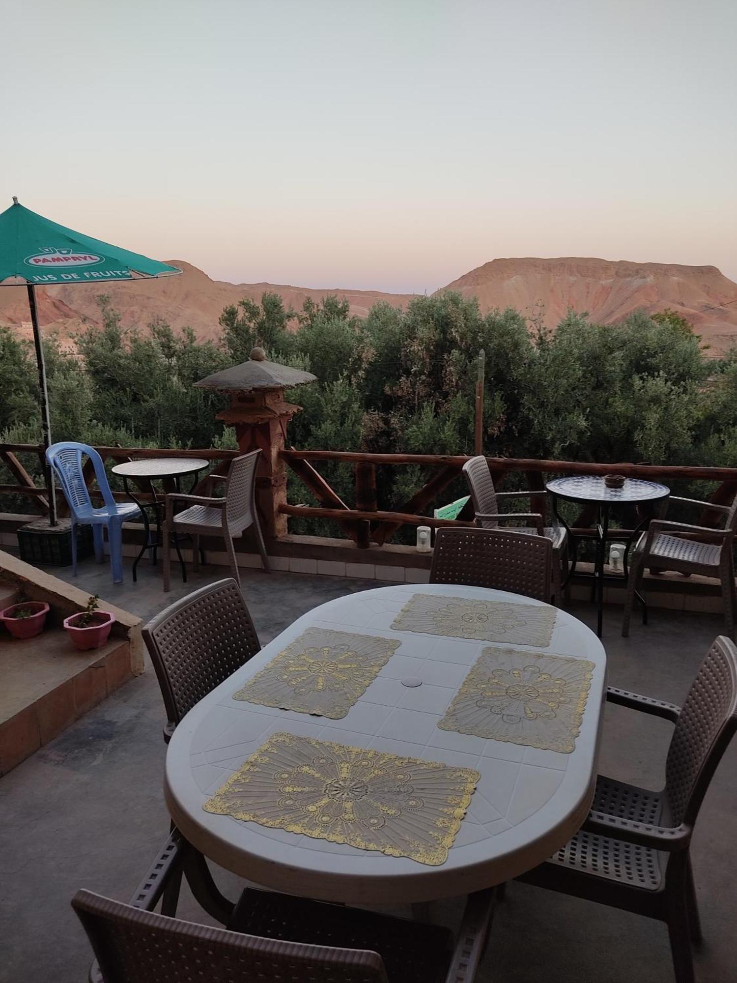 Hotel Restaurant Ait Saderat Boumalne Exterior foto