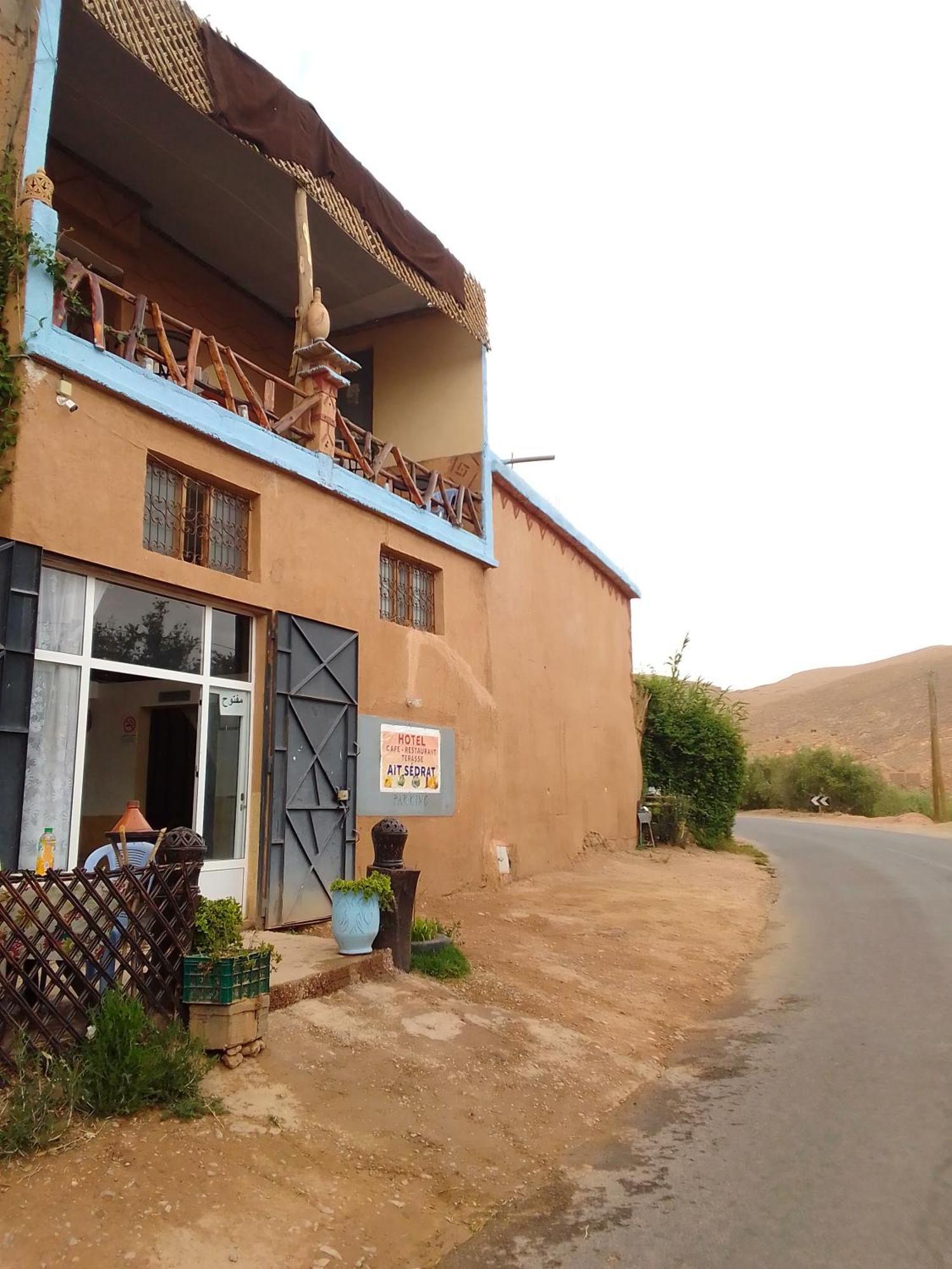 Hotel Restaurant Ait Saderat Boumalne Exterior foto
