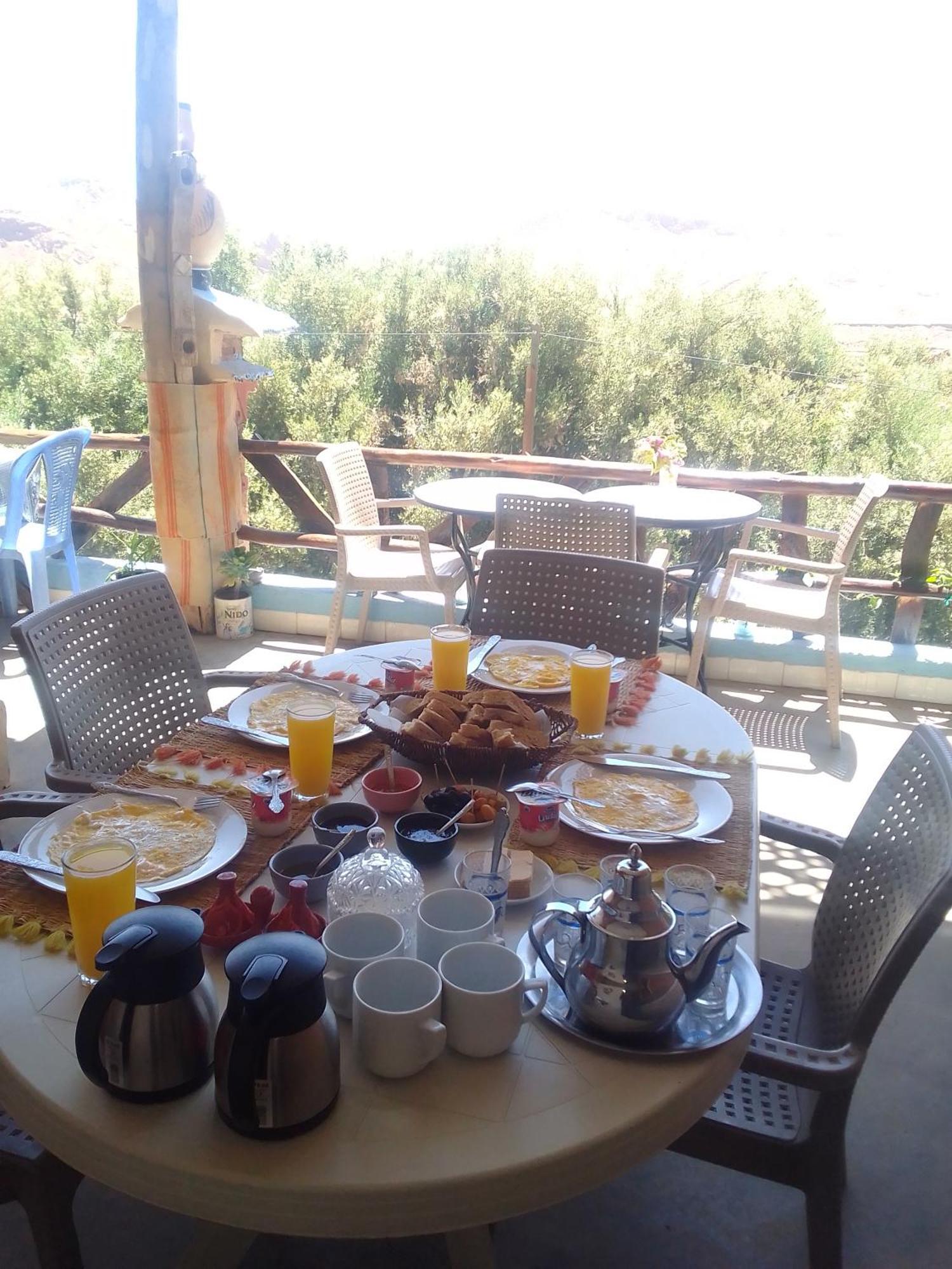 Hotel Restaurant Ait Saderat Boumalne Exterior foto