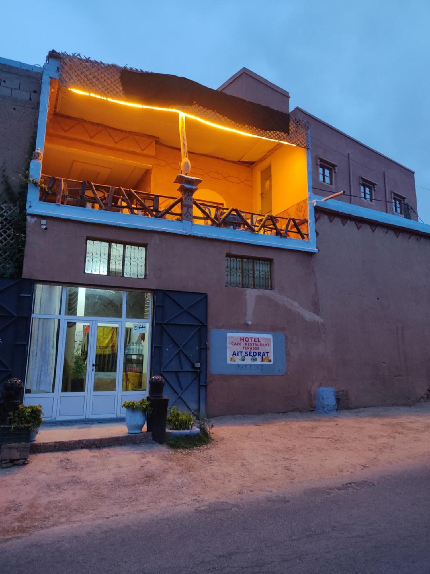 Hotel Restaurant Ait Saderat Boumalne Exterior foto