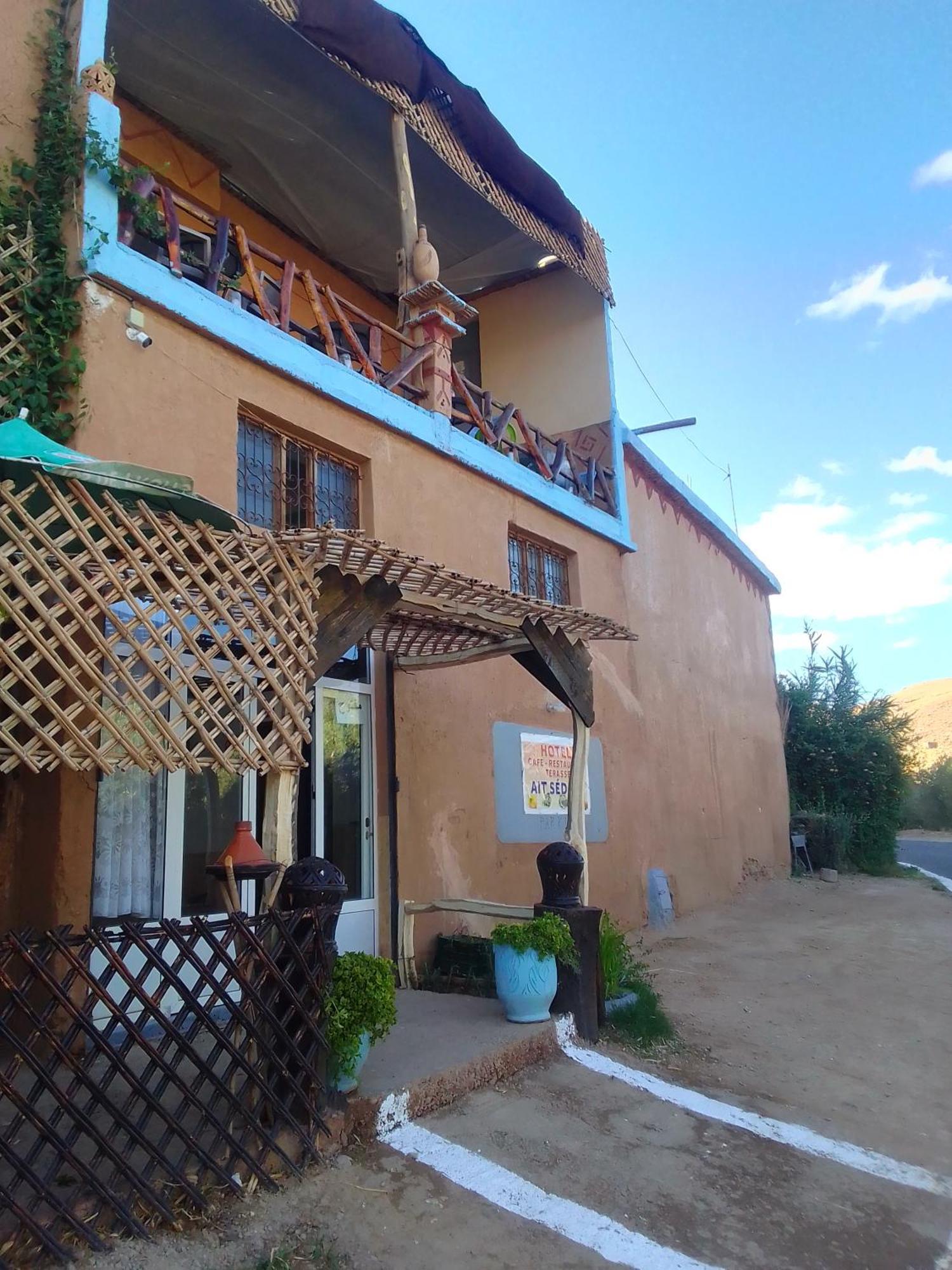 Hotel Restaurant Ait Saderat Boumalne Exterior foto